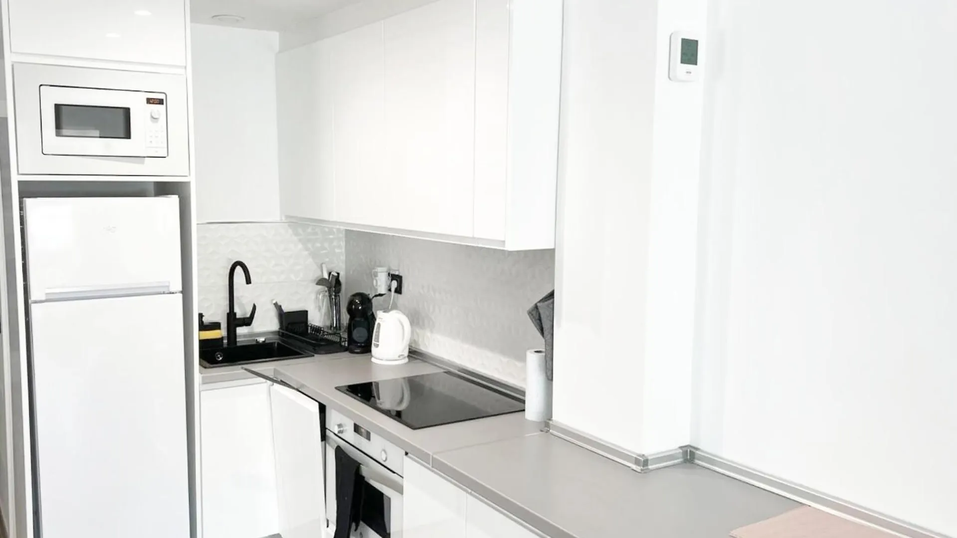 A Top-Floor Modern Apartment Located 100 Meters From The Beach Fuengirola