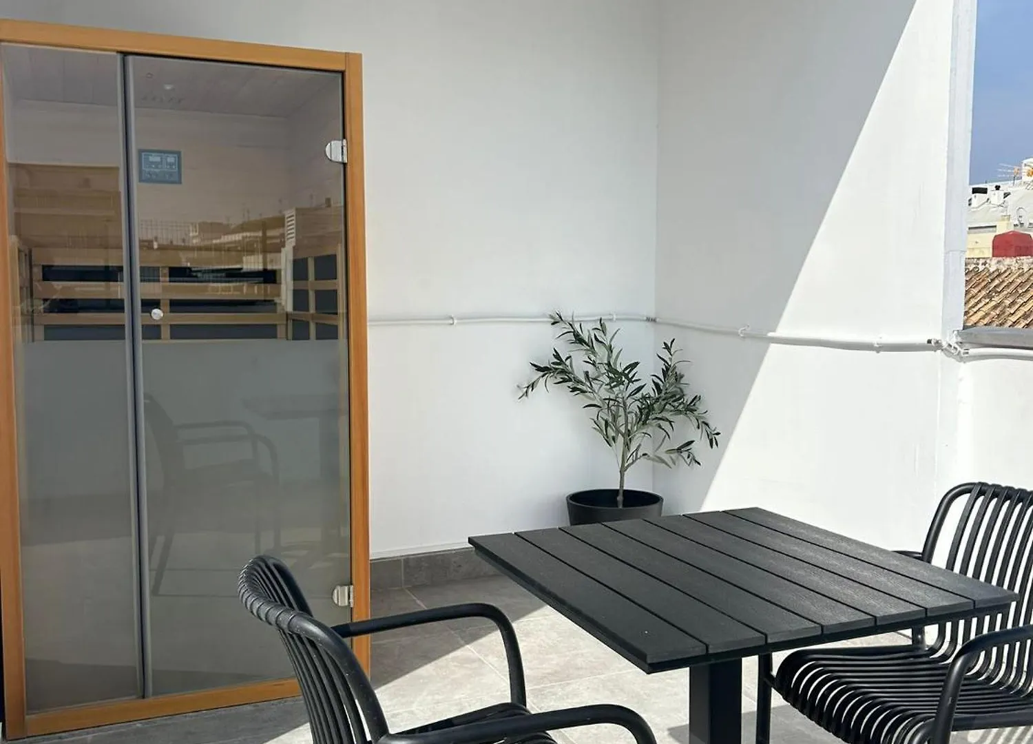 A Top-Floor Modern Apartment Located 100 Meters From The Beach Fuengirola