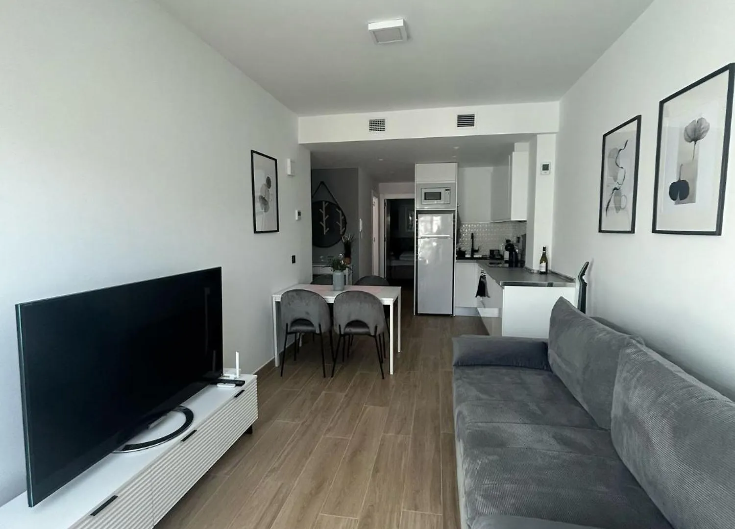 A Top-Floor Modern Apartment Located 100 Meters From The Beach Fuengirola 0*,