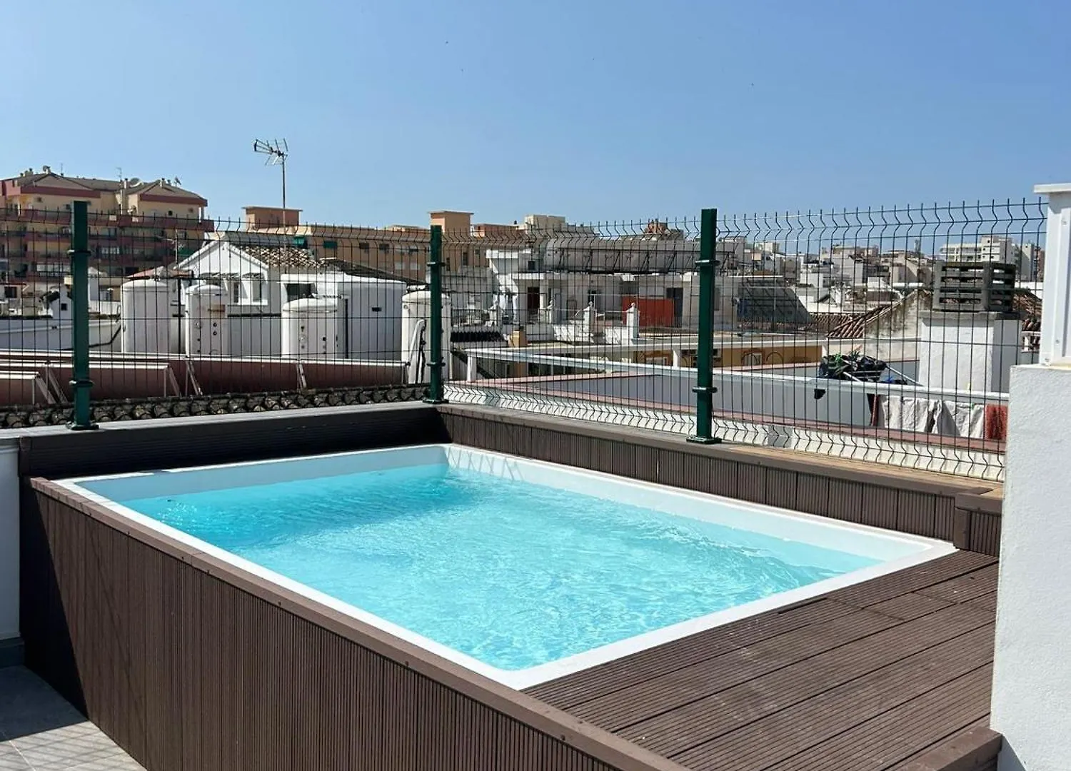 A Top-Floor Modern Apartment Located 100 Meters From The Beach Fuengirola